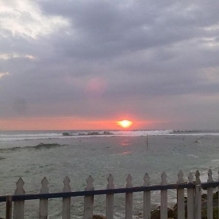 Lace Rock Beach Cabanas Galle Bagian luar foto